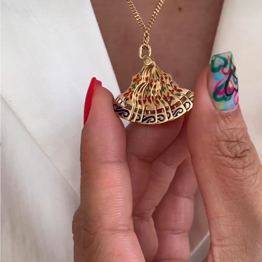 Vintage 18k gold fan charm - Picture 5 of 7